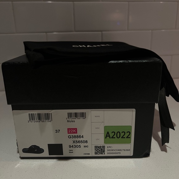 CHANEL WOMENS PUFFY SANDAL BLACK - Picture 13 of 13